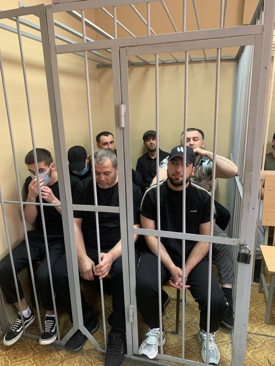 В Екатеринбурге вынесен приговор преступной группе, у которой изъяли более 23 кг наркотиков Суд признал их виновными в покушении на сбыт наркотиков, организованной группой, в крупном и особо крупном размерах. Виновным назначено наказание в виде лишения свободы на срок от 12 до 17 лет лишения свободы. Прокуратура Свердловской области
