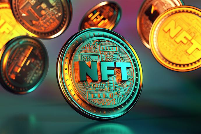 Недельные продажи NFT выросли на треть, превысив $300 млн    Cогласно данным CryptoSlam, число продавцов NFT выросло на 77% до 207 672, покупателей – на 92% до 349 972, а транзакций - на 7,3% до 1 651 950.    Объем продаж NFT в блокчейне Ethereum вырос на 73,6% почти до $200 млн. Далее следуют Bitcoin  $39,7 млн  и Solana  $30 млн .     Самая дорогая индивидуальная продажа - Pudgy Penguins #4611 - $493 925  125 ETH .