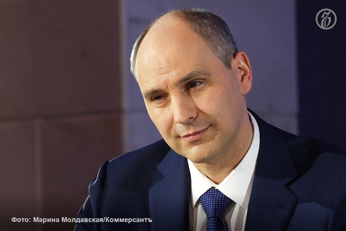 Губернатор Денис Паслер назначил новых членов правительства Свердловской области Илья Марков утвержден министром культуры Андрей Антипов министром экономики инвестиций и территориального развития Евгений Шонов министром цифрового развития и связи Изменения коснулись действующих членов регионального правительства Алексей Шмыков назначен первым заместителем губернатора министром промышленности и науки Дмитрий Ионин заместителем губернатора Общее количество членов правительства Свердловской области было сокращено с 26 до 25 человек Подписывайтесь на Ъ Урал