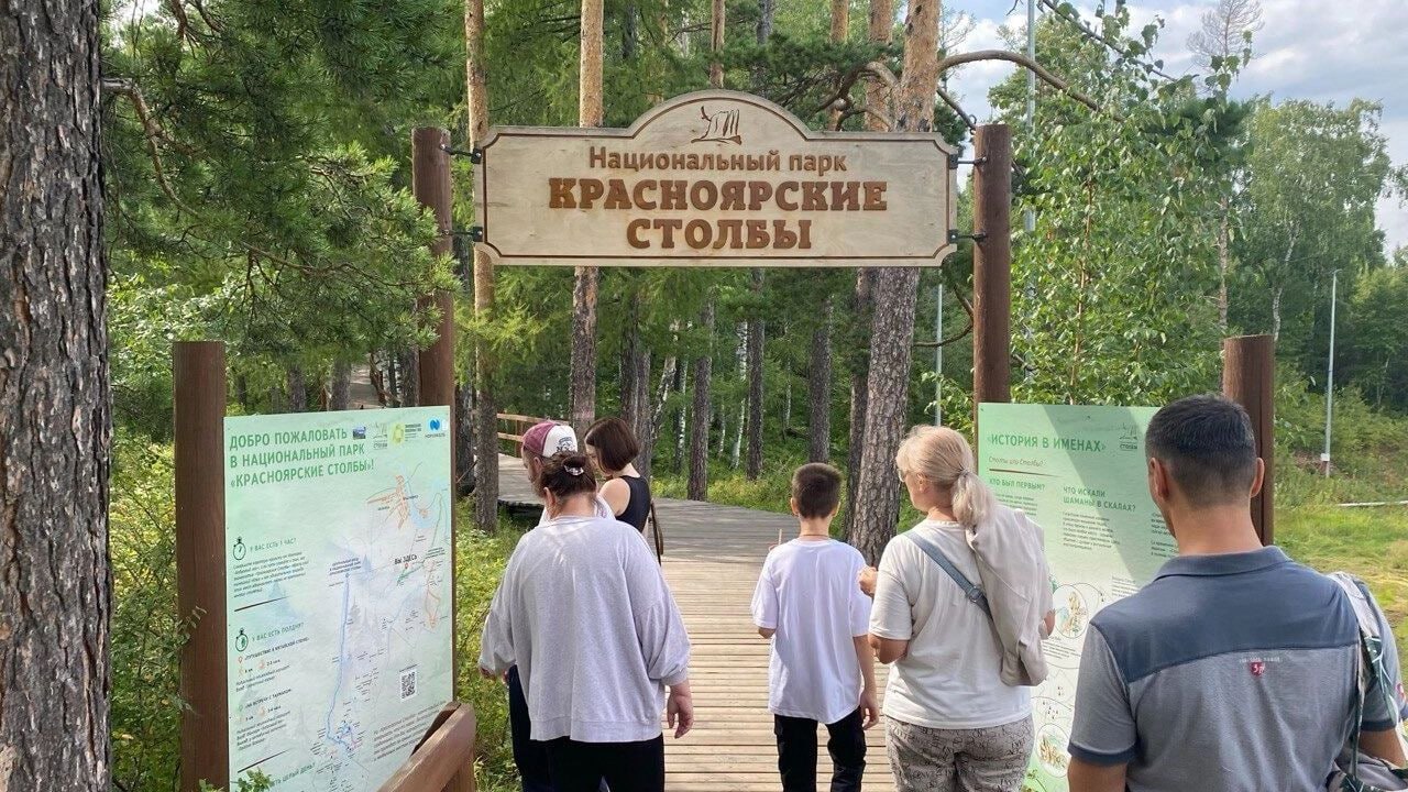 Красноярские «Столбы» открывают после «месячника тишины» в субботу, 24 мая. Его закрывали на «месячник тишины» — в этот период была высокая угроза возникновения пожаров. В течение этого периода было запрещено проходить на территорию со стороны Центрального входа и «Бобрового Лога». Еще на «Столбах» постепенно открываются точки продажи кофе — для возобновления работы было необходимо получить документы. Первая точка уже работает на Перевале, открытие второй ждут в начале июня