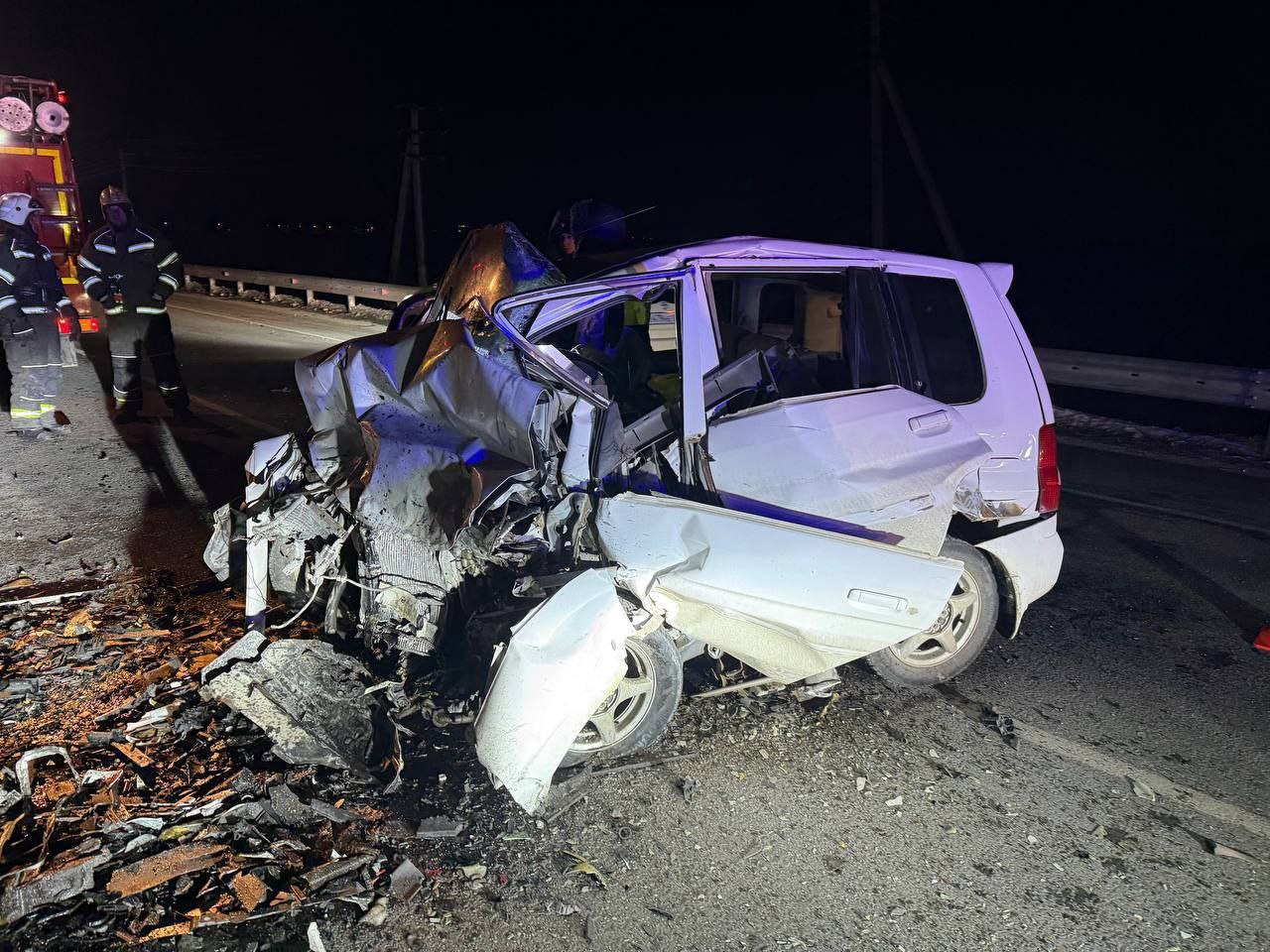 Артёмовские врачи оказывают медицинскую помощь пострадавшим в ДТП в Шкотово Медики Артёмовской городской больницы 1 борются за жизнь женщины которая пострадала в аварии в Шкотово вечером в пятницу Она находится в тяжёлом состоянии в реанимации после оперативного вмешательства В данный момент пациентка в сознании и подключена к аппарату ИВЛ Также медики оказали помощь её несовершеннолетней дочери Девочка была прооперирована травматологами больницы Сейчас её состояние стабильно она находится в травматологическом отделении под наблюдением врачей