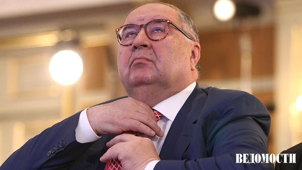 Алишер Усманов выиграл суд против одного из ведущих немецких изданий FAZ рассказали Ведомостям в пресс службе бизнесмена и подтвердили его адвокаты Миллиардер оспаривал публикацию заявлений Алексея Навального Земельный суд Гамбурга запретил распространение целого ряда утверждений В том числе о том что Усманов неформально представлял интересы российской власти в Узбекистане и что он вмешивался в редполитику принадлежащего ему ИД Коммерсантъ Согласно решению суда запрету к распространению в FAZ также подлежит информация о том что Усманов якобы подарил недвижимость структурам Дмитрия Медведева сейчас зампреда Совета безопасности России Коснулся запрет и утверждений о том что бизнесмен в 2002 году якобы приобрел активы Газпром Инвестхолдинга через контролируемую им компанию Требования Усманова удовлетворены в полном объеме При нарушении запрета может быть наложен штраф в размере до 250 000 за каждый случай Telegram Max