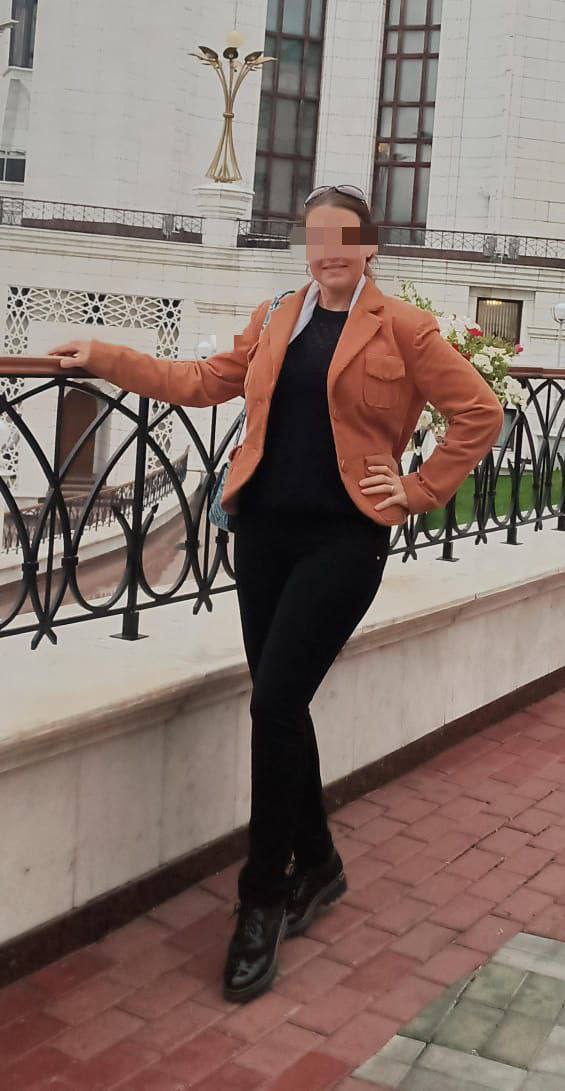 Полиция Ингушетии раскрыла серию мошенничеств под видом трудоустройства на Севере  Сотрудники отдела по борьбе с киберпреступлениями МВД по Ингушетии задержали в Стерлитамаке  Башкортостан  47-летнюю местную жительницу, подозреваемую в серии интернет-афер.  По данным следствия, женщина публиковала фиктивные объявления о работе в нефтегазовой отрасли Крайнего Севера и убеждала соискателей перевести деньги «для оформления документов». Обязательства она не выполняла, а средства присваивала.  Установлено, что от действий мошенницы пострадали 10 жителей Ингушетии, потерявшие почти 150 тыс. рублей.  Возбуждены уголовные дела по ст. 159 УК РФ, подозреваемая находится под подпиской о невыезде. Расследование продолжается.