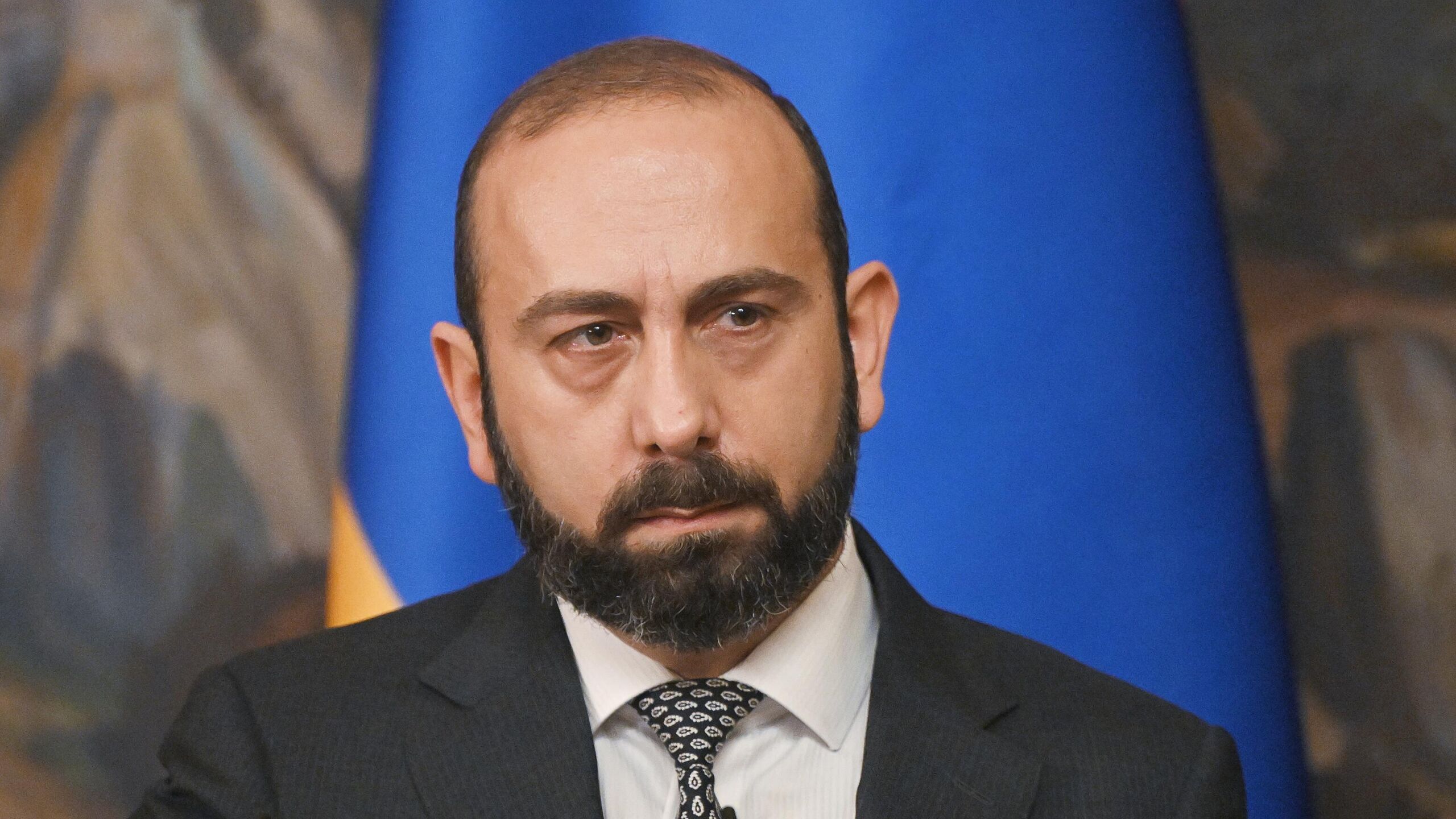 Глава МИД Армении Арарат Мирзоян и госсекретарь США Марко Рубио в ходе встречи выразили удовлетворение динамикой развития двустороннего стратегического партнерства сообщает пресс служба армянского внешнеполитического ведомства Встреча состоялась во вторник в рамках рабочего визита Мирзояна в США Мирзоян и Рубио с удовлетворением отметили активную динамику развития стратегического партнерства между Арменией и США и реализации договоренностей совместные инициативы и дальнейшие перспективы говорится в сообщении В МИД Армении отметили что собеседники обсудили ход реализации договоренностей достигнутых во время саммита мира в Вашингтоне 8 августа 2025 года