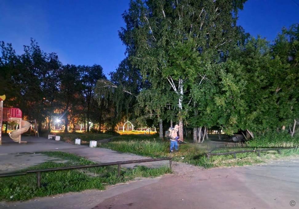 В Барнауле начали антикомариную обработку Всего в этом году такой обработке подлежит более 250 общественных пространств и озелененных территорий общей площадью более 250 гектар и 10 прибрежных зон площадью более 8 гектар. Соответствующие муниципальные контракты на проведение работ уже заключены МБУ "Благоустройство и озеленение и администрациями районов города. Обработка пройдет в два этапа. Интервал между ними составит около двух недель, это будет зависеть от погодных условий. Также в городе завершается вторичная обработка от клещей. Следующий этап пройдет при наступлении второй волны их активности, ориентировочно в августе. Толк