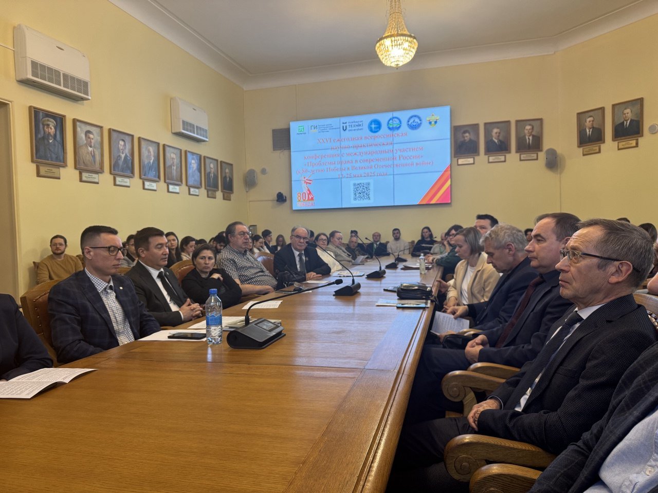 Научно-практическая конференция «Проблемы права в современной России» начала работу в СПбПГУ В Санкт-Петербургском политехническом университете Петра Великого состоялось пленарное заседание XXVI ежегодной Всероссийской научно-практической конференции «Проблемы права в современной России», приуроченной к 80-летию Победы в Великой Отечественной войне. Организаторам и участникам конференции направил приветствие Генеральный секретарь Совета Межпарламентской Ассамблеи СНГ Дмитрий Кобицкий. Он подчеркнул важность единства и мужества советского народа, отметив, что победа в войне является общим достоянием, а также призвал противостоять расизму и ксенофобии, напомнив о преступных действиях нацизма, признанных Международным военным трибуналом в Нюрнберге. «Право должно служить инструментом для поддержания справедливости, защиты прав и свобод человека, и мы должны работать над его развитием вместе», - отметил Генеральный секретарь в своём обращении, которое огласил директор МИМРД МПА СНГ Иван Мушкет. На пленарном заседании обсуждались вопросы нюрнбергского процесса в контексте его современного осмысления, роль органов прокуратуры в годы войны и проблемы кибербезопасности в социально-правовой действительности. В рамках конференции запланированы круглые столы и мастер-классы по различным аспектам права, включая судебную экспертизу и экологическую безопасность. Конференция продлится до 23 мая.