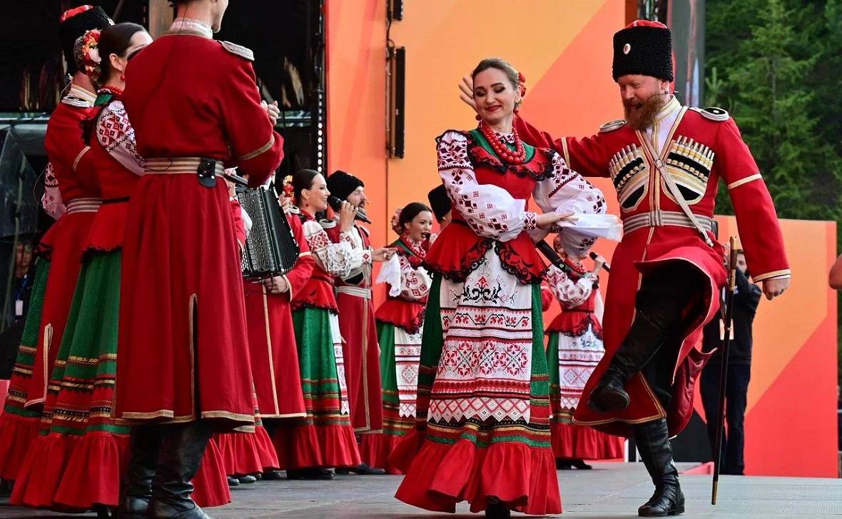 Федеральное финансирование культуры в Башкирии увеличится в два раза Башкирия в 2026 году получит более 1 6 млрд руб из федерального бюджета на финансирование культуры Это почти в два раза больше показателя прошлого года в 841 млн руб сообщила министр культуры республики Амина Шафикова Мы получаем федеральную поддержку из всех возможных федеральных программ включая новые направления национального проекта Семья За последние восемь лет по сравнению с 2018 годом мы увеличили федеральное финансирование в 11 4 раза Если сумма привлеченных средств в 2018 году составляла 142 млн руб то в 2026 году это 1 млрд 617 млн руб А в сравнении с прошлым годом показатель увеличился на 92 сказала Шафикова Больше половины из привлеченных средств пойдет на один проект реконструкцию здания Уфимского госцирка На это предусмотрено 869 4 млн руб Всего федеральное финансирование в этом году будет выделяться по пяти направлениям  национальный проект Семья и программы Земский работник культуры и Культура малой родины  комплектование фондов субсидия на реализацию государственной национальной политики  федеральный реестр объектов капитального строительства бывшая Федеральная адресная инвестиционная программа ФАИП  масштабные культурные события с долей федерального финансирования Так 560 8 млн руб выделяется по нацпроекту Семья Башкирия станет первым регионом в РФ где с федеральным софинансированием построят детскую школу искусств учреждение появится в селе Верхние Киги Из российского бюджета на проект выделят 147 млн руб РБК Уфа в Telegram РБК Уфа в MAX