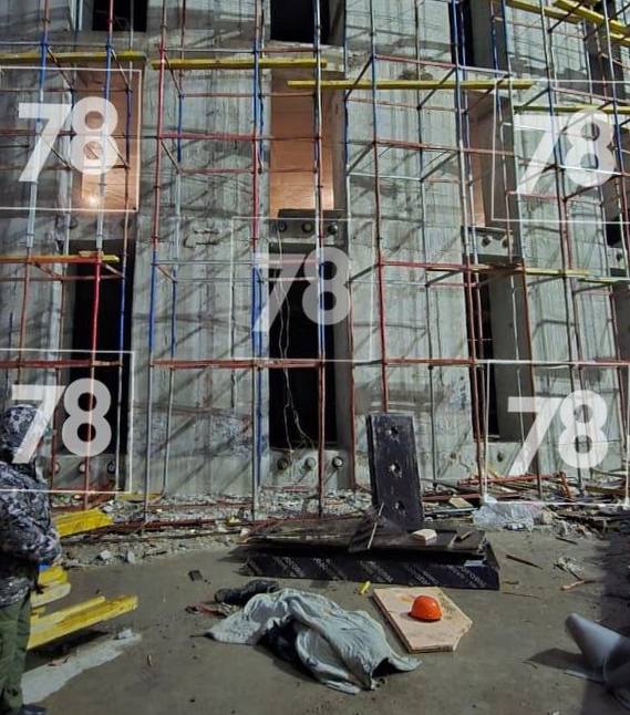 Смерть на стройке Рабочий погиб на стройке ЖК в Петроградском районе На вид погибшему было около 25 лет По факту произошедшего проводится проверка Петроградский РК ostrova peterburga