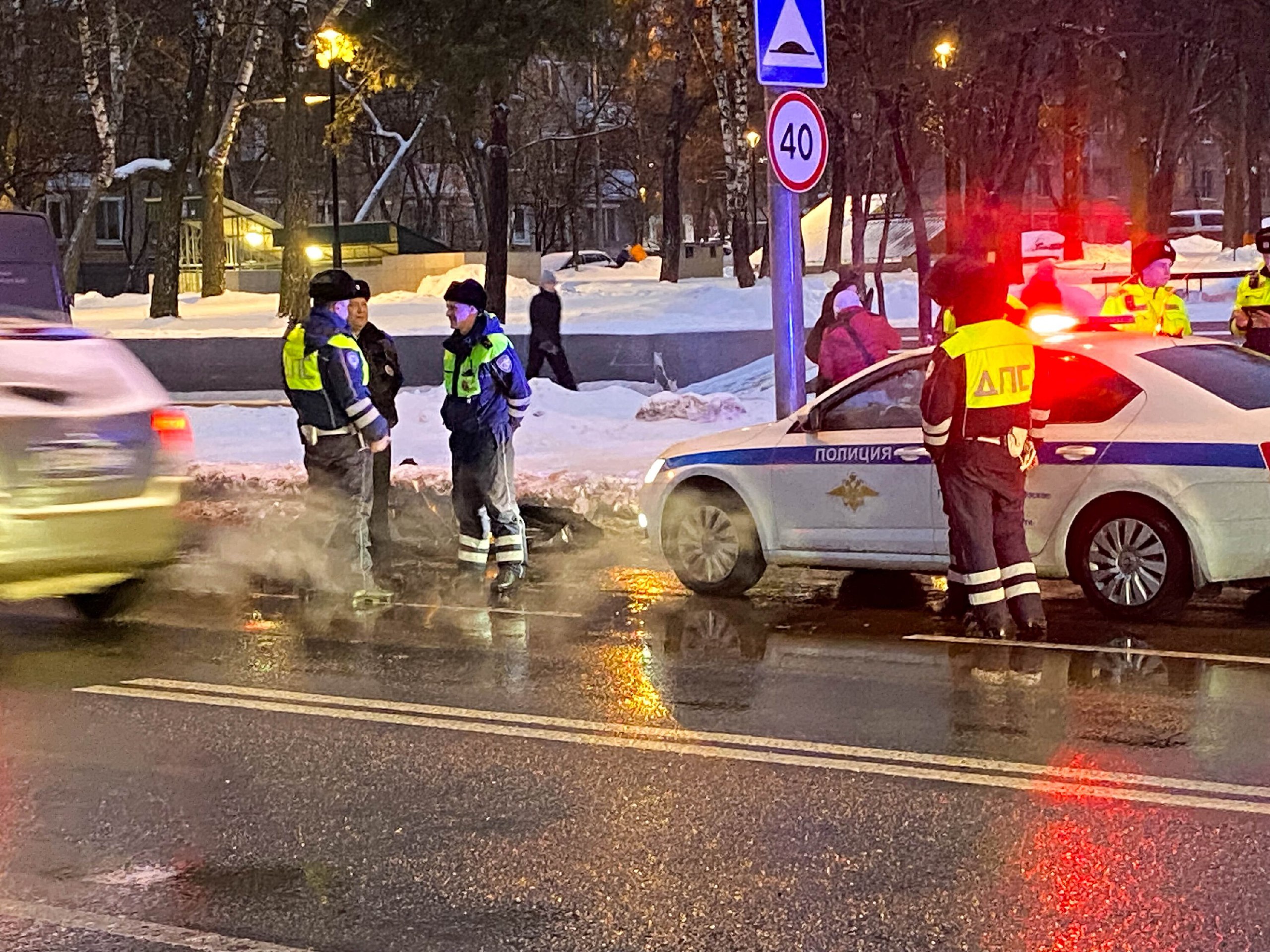 ГАИ: за минувшую неделю на московских дорогах произошло 106 ДТП  Госавтоинспекция Москвы опубликовала сводку по дорожно-транспортным происшествиям за минувшую неделю. Так, в период с 10 по 16 февраля произошло 106 ДТП, где погибли 4 человека и 120 получили ранения.  Так, инспекторы зафиксировали 48 случаев столкновений автомобилей и 30 случаев наезда на пешеходов.  Самым аварийным днем стала пятница. В тот день произошло 20 аварий. В воскресенье…