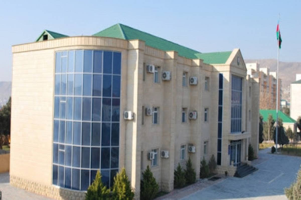 Прокуратура провела операцию в ИВ Гарадагского района задержаны должностные лица Главное управление по борьбе с коррупцией при генеральном прокуроре Азербайджанской Республики провело операцию в Исполнительной власти Гарадагского района Как сообщает Vesti az со ссылкой на АПА в ходе операции были задержаны несколько должностных лиц Задержанные заместитель главы Исполнительной власти Гарадагского района Надир Мурадов главный советник отдела сельского хозяйства района Гафар Абдуллаев заместитель начальника отдела управления и контроля за эффективным использованием государственного имущества Государственной службы по вопросам имущества Зюльфюгар Мансуров решением суда арестованы на 4 месяца Отметим что арестованные обвиняются по ст 32 5 311 3 1 32 5 311 3 3 311 3 2 311 3 3 УК vesti az