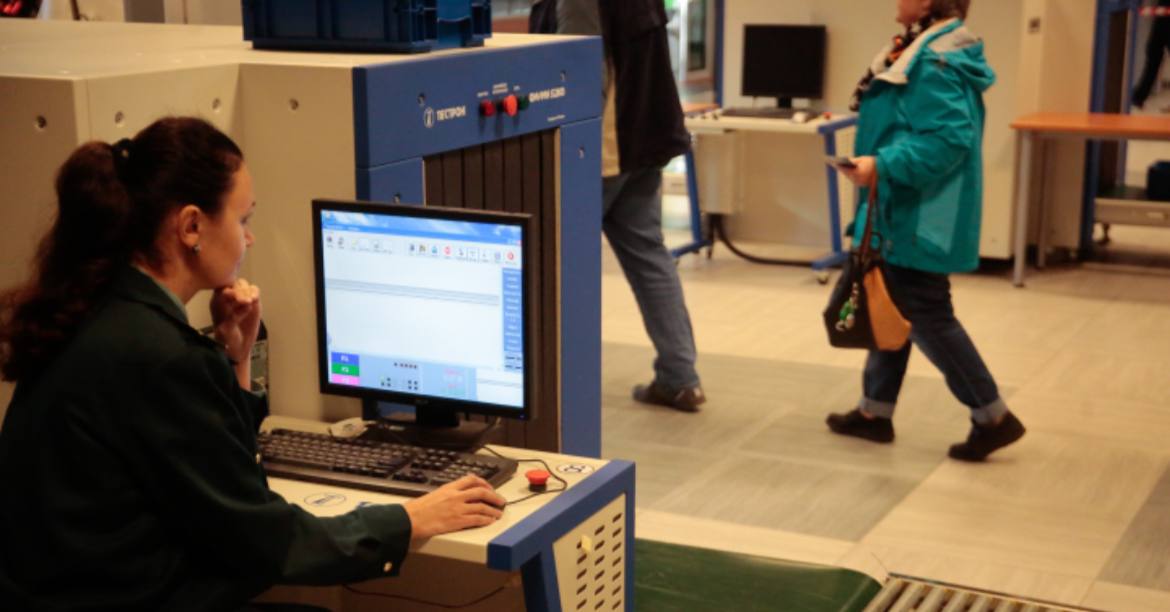 На круглосуточный режим работы перейдёт Северо Западая электронная таможня перед Новым годом сообщили в пресс службе управления Усиление потребовалось в связи с большим потоком оформлений В целях обеспечения бесперебойного оформления товаров перед новогодними праздниками с 24 декабря 2025 года центры электронного декларирования Северо Западной электронной таможни Северо Западный и Балтийский таможенные посты переходят на круглосуточный режим работы отметили в пресс службе СЗТУ Антон Ваганов ДП Подписаться на ДП в Telegram MAX