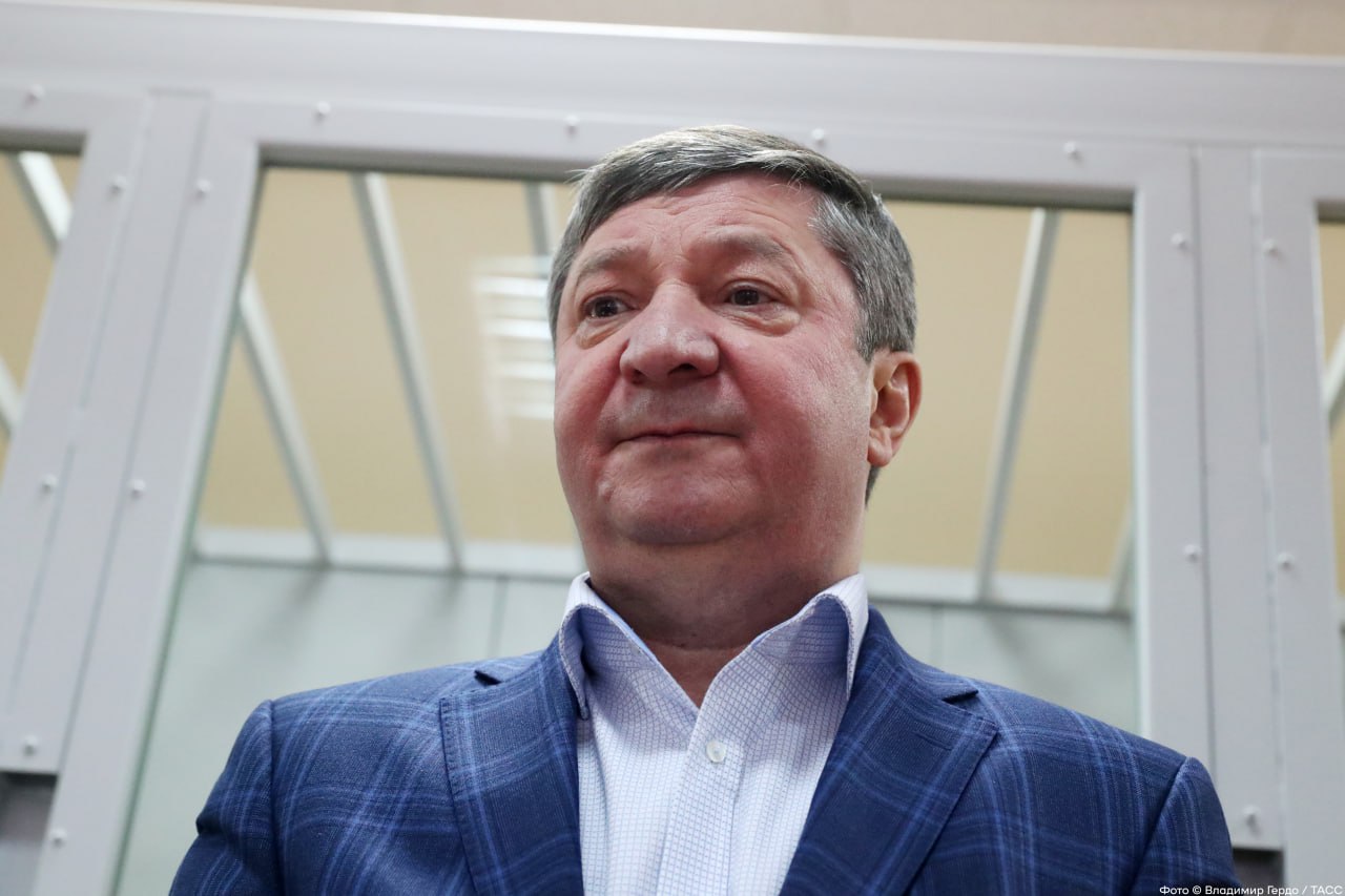 Военный суд приговорил экс-замглавы Генштаба ВС РФ Арсланова к 17 годам колонии Он осужден за взятку и мошенничество, связанные с госконтрактами на 6,7 млрд рублей. Подпишитесь на «Абзац» Добавьте «Абзац» в ленту «Дзена»
