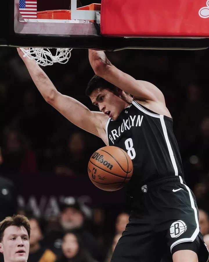 Демин продолжает набирать очки в НБА Защитник Бруклина провел на площадке почти 32 минуты Он набрал 18 очков сделал 5 подборов и 5 ассистов Однако Демин не смог помешать Орландо обыграть Бруклин Встреча в Нью Йорке завершилась со счетом 104 103 Подписывайтесь на РИА Новости Спорт в MAX