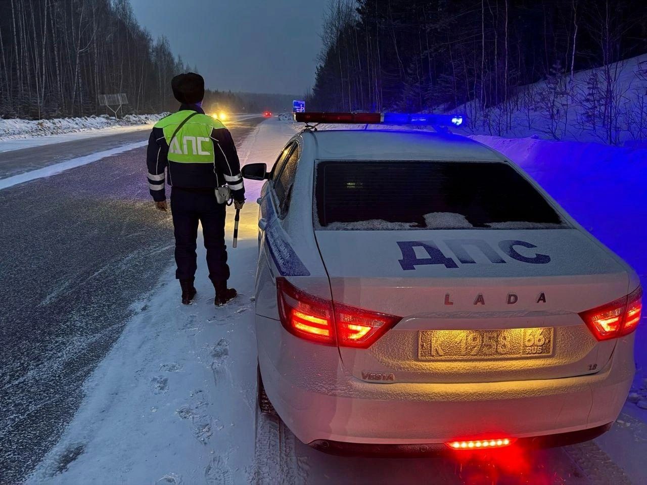 На дорогах Свердловской области стало опасно    И виновата во всем погода. Сейчас на трассах много снежной каши, грязи и наледи. Об этом предупредили в ГИБДД.  Берегите себя, будьте внимательны и не гоняйте      Подпишись   Предложи новость   Выиграй iPhone 16