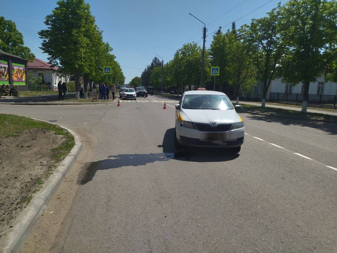 В Новопскове полиция проверяет обстоятельства ДТП с участием несовершеннолетней  Вчера в обед на улице Ленина 50-летний водитель «Skoda Rapid» не предоставил преимущество пешеходу и сбил 15-летнюю девушку на нерегулируемом переходе. Пострадавшую госпитализировали  Водитель ранее привлекался к административной ответственности за нарушение правил дорожного движения. Ведется расследование            Вести. Луганск Подписаться   Прислать новость