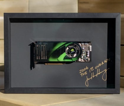 NVIDIA разыгрывает GeForce 8800 Ultra с подписью Дженсена Хуанга — это первый GPU с ядрами CUDA  В преддверии выставки Consumer Electronics Show 2025, в рамках которой NVIDIA официально анонсирует графический адаптеры линейки GeForce RTX 5000, «зеленые» проводят розыгрыш. На своем официальном канале в социальной сети X  бывший Twitter  они разыгрывают 3D-ускоритель GeForce RTX 8800 Ultra с подписью самого Дженсена Хуанга, руководителя NVIDIA.  Читать далее