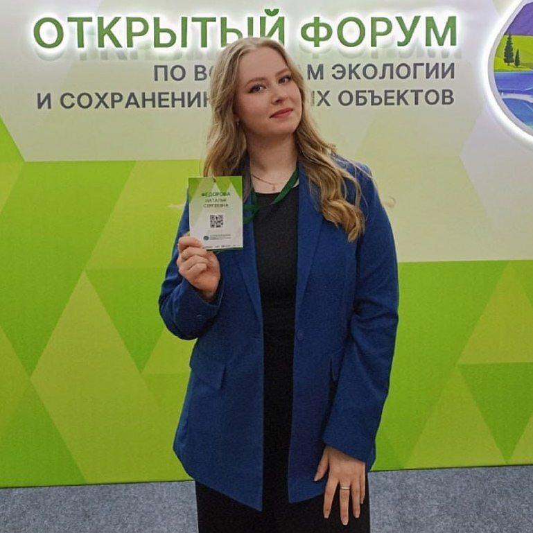Студентка Президентской академии в Челябинске представила экологический медиапроект на IV Открытом форуме Федорова Наталья, студентка 2-го курса направления «Экономика», выступила на IV Открытом форуме по вопросам экологии и сохранению водных объектов в Челябинске с презентацией медиапроекта «ЭкоГород 74» проект направлен на популяризацию экологической культуры среди молодёжи По итогам дискуссии удалось достичь важных договорённостей: Информационная поддержка от отделения движения «Экосистема»; Совместное продвижение медиапроекта в соцсетях с сопредставителем движения «Экосистема» Мероприятие прошло на высоком уровне! На выставке были представлены молодежные инициативы, университетские разработки и промышленные решения в сфере экологии. Благодаря форуму мы не только презентовали наш проект, но и нашли единомышленников, готовых поддержать его развитие. Отдельная благодарность одному из организаторов форума – Министерству экологии по Челябинской области – за возможность участия и вклад в экологическое просвещение! - делится впечатлениями Наталья Федорова #Академия_ВсяРоссия #Академия_Челябинск