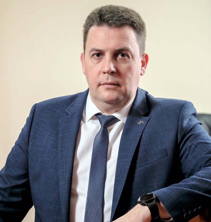 Задержан мэр Владимира Дмитрий Наумов Сегодня утром к нему на работу пришли с обысками Предварительно задержание связано с делом местной ОПГ и махинациями с кладбищенскими землями SHOT в MAX max ru shot