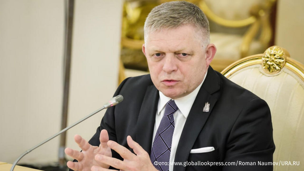Правительство Словакии будет пытаться блокировать принятие следующего 19-го пакета санкций против России, как делала это с 18-м, заявил премьер-министр Словакии Роберт Фицо. "Дамы и господа, мы находимся в ситуации, когда у нас нет причин менять свою позицию. Мы не собираемся менять свою позицию. Мы хотели поговорить, и мы поговорим об этом в ближайшие несколько дней, о нашей позиции по 19-му пакету санкций", — заявил Фицо. Также Фицо добавил, что Братислава блокировала принятие 18-го пакета санкций путем наложения вето шесть или семь раз. Ранее 18 июля министр иностранных дел Эстонии заявил, что уже разрабатывается новый перечень ограничений, несмотря на то, что на тот момент в силу еще не вступил 18-й пакет санкций. Больше новостей тут МАХ Отправить новость