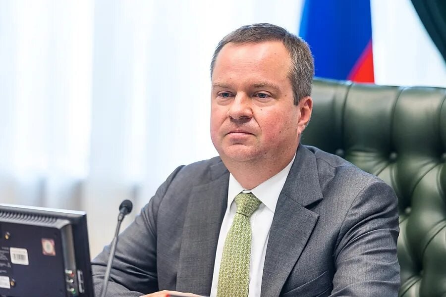 Замглавы Минфина Алексей Моисеев в интервью ТАСС: - Минфин не рассматривает возможность изъятия сверхдоходов у золотодобытчиков - Уровень добычи золота высокий. На самом деле значительно выше, чем до 2022 года - На алмазно-бриллиантовом рынке ситуация не так плоха. Полномасштабного кризиса, как в 2020 году, не наблюдается. «Слабые игроки уйдут, а сильные останутся» - Интерес к фондовому рынку у инвесторов есть. После выхода указа Путина о дружественных инвесторах к нам стали обращаться потенциальные инвесторы, которые создают инвестиционные фонды под такие вложения Читать далее #PLZL #ALRS