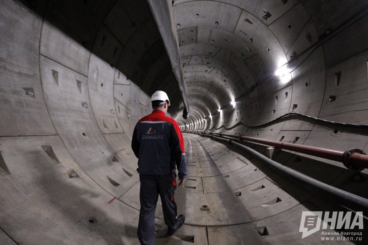 «Владимир» прошел четверть пути от Сенной до площади Свободы  Метростроевцы рассказали, что тоннелепроходческий щит уже завершил поворот с улицы Большой Печерской. Это первая серьезная отметка на маршруте.   Впереди — вентиляционная камера на улице Белинского. Пройти ее планируют в третьем квартале 2025 года.