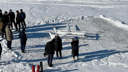 Технопарк Якутия получил сертификат эксплуатанта БПЛА от Росавиации Технопарк Якутия получил сертификат эксплуатанта беспилотников от Росавиации что подтверждает соответствие федеральным авиационным правилам и позволяет выполнять различные авиационные работы Среди них воздушные съемки мониторинг ледовой обстановки контроль миграции животных и стихийных бедствий а также патрулирование инфраструктуры Далее yakutia info article 214255