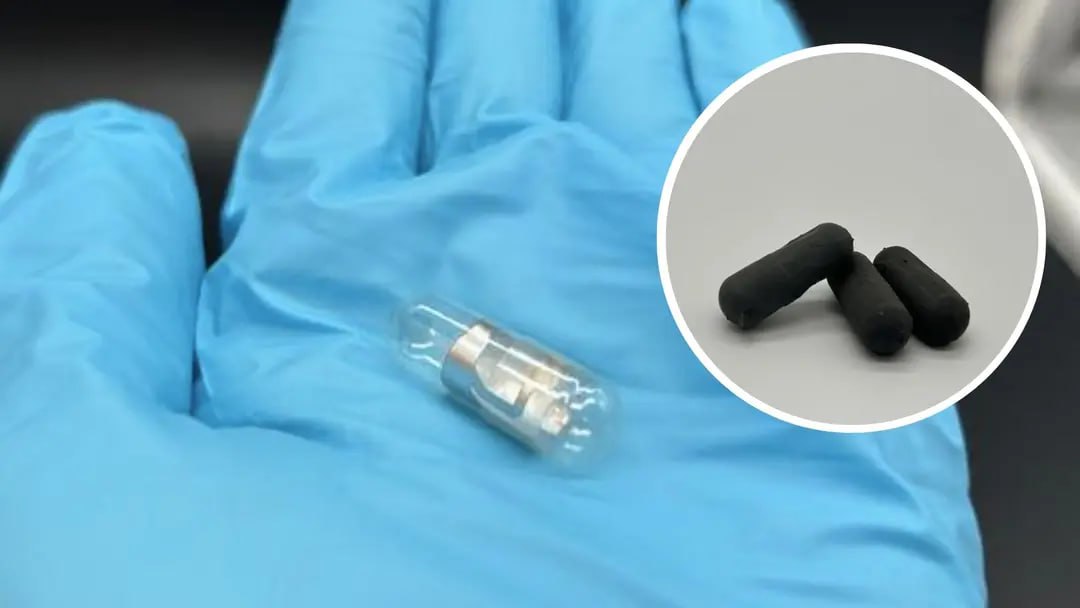 Умная таблетка начала отправлять отчёты в поликлинику Инженеры Массачусетского технологического института создали умную таблетку сообщающую о том что её проглотили Система предназначена для встраивания в обычные капсулы с лекарством и содержит биоразлагаемую радиочастотную антенну После проглатывания покрытие капсулы растворяется высвобождая лекарство и антенну В течение 10 минут антенна принимает внешний сигнал и отправляет ответ подтверждая факт приёма препарата После отправки сигнала большая часть компонентов растворяется в желудке в течение недели Крошечный радиочастотный чип не поддающийся разложению выводится из организма естественным путём Технология призвана помочь врачам контролировать лечение пациентов для которых важен регулярный приём лекарств например после трансплантации органов или при хронических инфекциях Компоненты созданы из материалов с доказанным профилем безопасности таких как цинк и целлюлоза которые уже используются в медицине