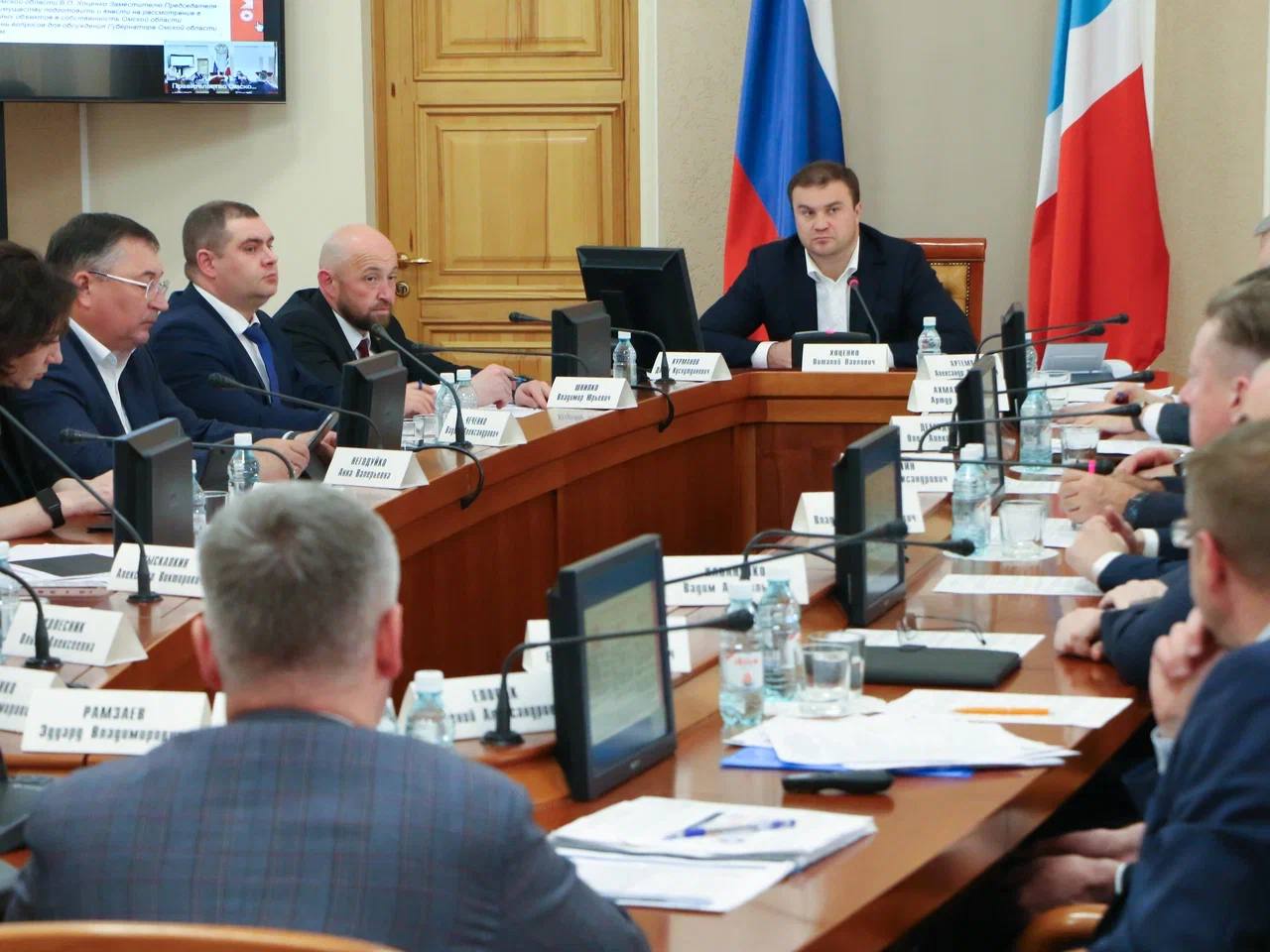 В рамках поручений нашего Президента Владимира Владимировича Путина продолжаем большую работу по газификации региона. Провели очередное заседание областного штаба по этой теме. В этом году в районах области планируем перевести с сжиженного на природный газ 126 многоквартирных домов, в которых проживает более 5 тысяч жителей. Стоимость природного газа значительно ниже сжиженного, а значит сократятся затраты населения на коммунальные услуги. В 2026 году эта работа будет продолжена: запланирован перевод на природный газ ещё почти 200 многоквартирных домов. Поставил задачу главам наших районов оказывать газовикам максимальное содействие и проводить информационную работу с жителями многоквартирных домов. Поблагодарил коллег, участвовавших в подключении Мемориальных комплексов с Вечным огнем к сетевому газу. Эту работу будем продолжать.