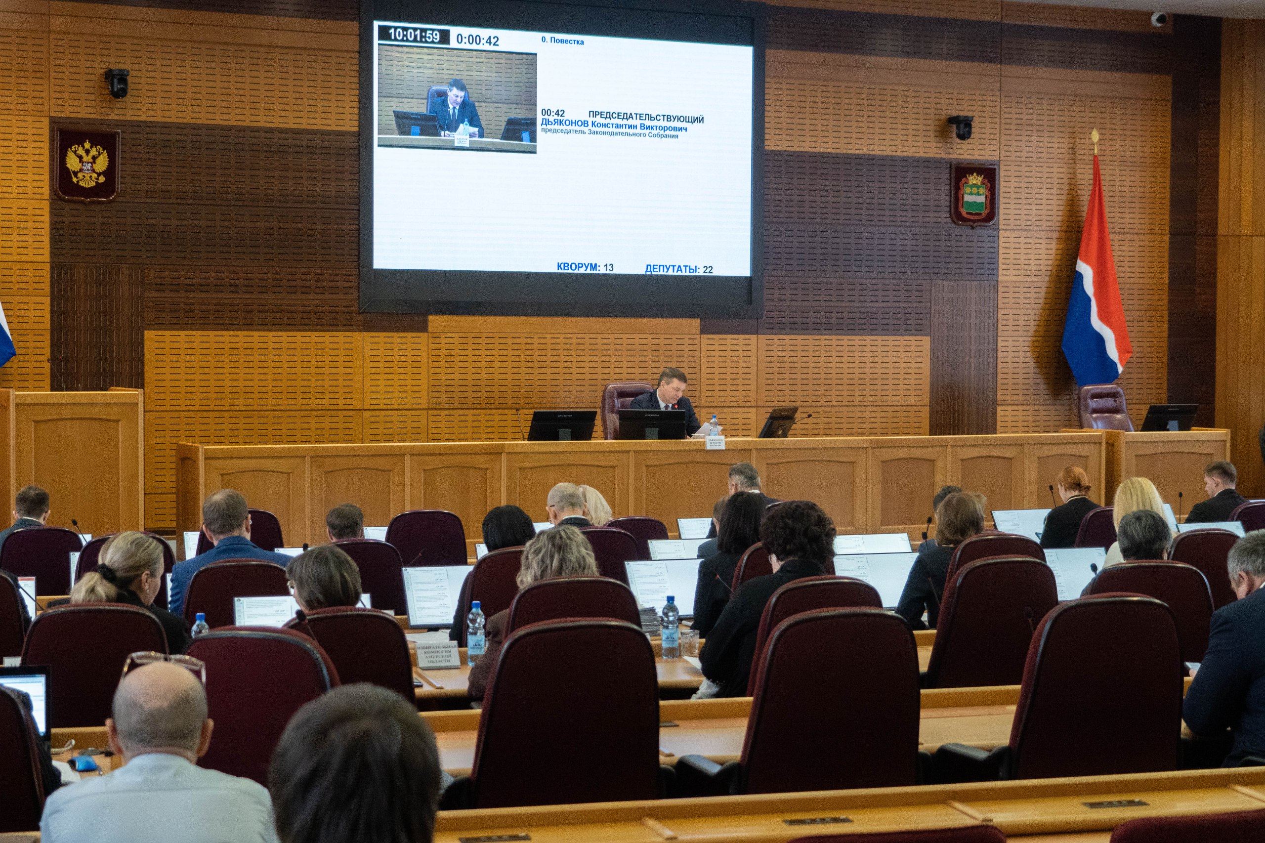 В Амурской области с нового года меняется размер пособия приемным родителям воспитывающим детей инвалидов Соответствующий закон поддержан в ходе 64 го заседания Законодательного Собрания Амурской области На сегодняшний день ежемесячную выплату 10950 рублей плюс районный коэффициент получают лица которые ухаживают за ребенком с инвалидностью или инвалидом с детства I группы Амурские законодатели решили приравнять к этой категории приемных родителей опекунов и попечителей увеличив их денежное вознаграждение до аналогичного размера По информации областного минсоца на начало ноября в регионе 73 ребенка инвалида воспитывается в приемных семьях Подписывайтесь на новости Амурской области в МАХ