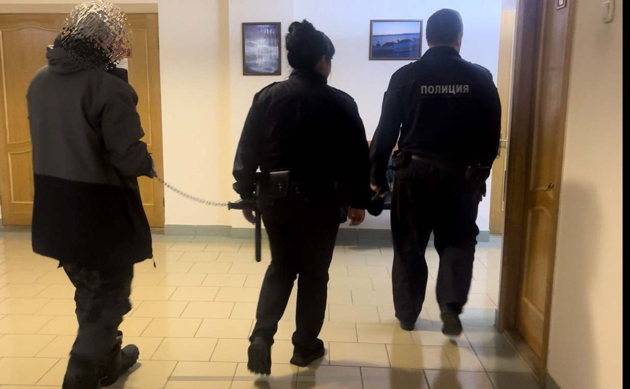 Жителя Камчатки будут судить за роковой удар ножом в ногу приятеля В результате ранения знакомый умер Следователи СКР завершили уголовное дело 44-летнего жителя Петропавловска-Камчатского, который смертельно ранил собутыльника. Подробности по ссылке: