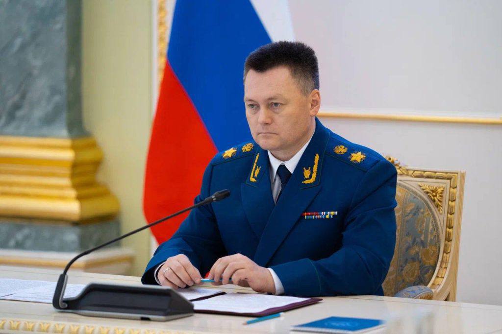 Банки незаконно требовали выплаты долгов даже после изъятия квартир! Прокуратура защищает права ипотечных заемщиков. В Краснодарском и Ставропольском краях прокуратура выявила массовые нарушения прав ипотечных заемщиков. Банки продолжают требовать выплаты даже после изъятия заложенного жилья, что является незаконным. Генеральный прокурор Игорь Краснов поручил провести проверки по всей стране. Уже прекращено около 2000 исполнительных производств. Прокуратура напоминает, что согласно закону "Об ипотеке", обязательства заемщика прекращаются после передачи заложенного имущества банку. Ведомство призывает граждан с подобной проблемой обращайтесь в прокуратуру за помощью. Подписаться: : #ЮгРоссии #Ипотека #Прокуратура #КраснодарскийКрай #СтавропольскийКрай #НовостиЮга #ЗащитаЗаемщиков