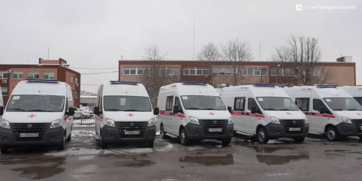 В Калининградскую область прибыли первые 10 машин скорой помощи в апреле поступят ещё два реанимобиля Водители и фельдшеры уже оценили новые рабочие авто Планируем их распределить не только в Калининграде но и отправить в Светлый Славск Нестеров и Озёрск заявил глава региона Губернатор добавил что обновление автопарка принципиально важно много машин старше пяти лет и сами водители не раз обращали на это внимание В том числе от качества скорых зависит здоровье пациентов Работу по замене региональное правительство будет продолжать Фото Telegram канал Алексея Беспрозванных Прямой эфир Прислать новоcть Наш MAX