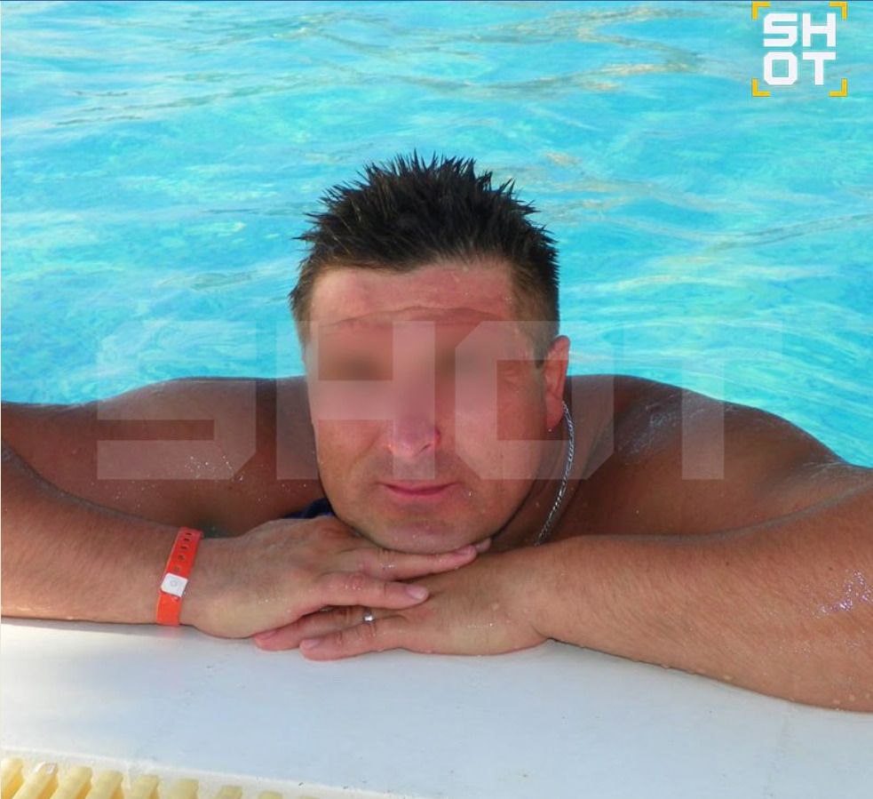 Застройщик из Обнинска утонул в отпуске на Пхукете 56 летний предприниматель занимающийся строительством в наукограде прилетел на отдых в Таиланд с семьёй впереди были 10 дней отдыха Как сообщает канал Shot в первый же вечер семья пошла на море Мужчина ушёл плавать и долго не хотел выходить из воды Когда прошло около получаса супруга заметила что муж перестал двигаться На помощь туристу тут же бросились местные спасатели бизнесмена пытались реанимировать на берегу Но вскоре после этого мужчина скончался в больнице По предварительной информации у обнинца случились судороги У погибшего осталось две дочки
