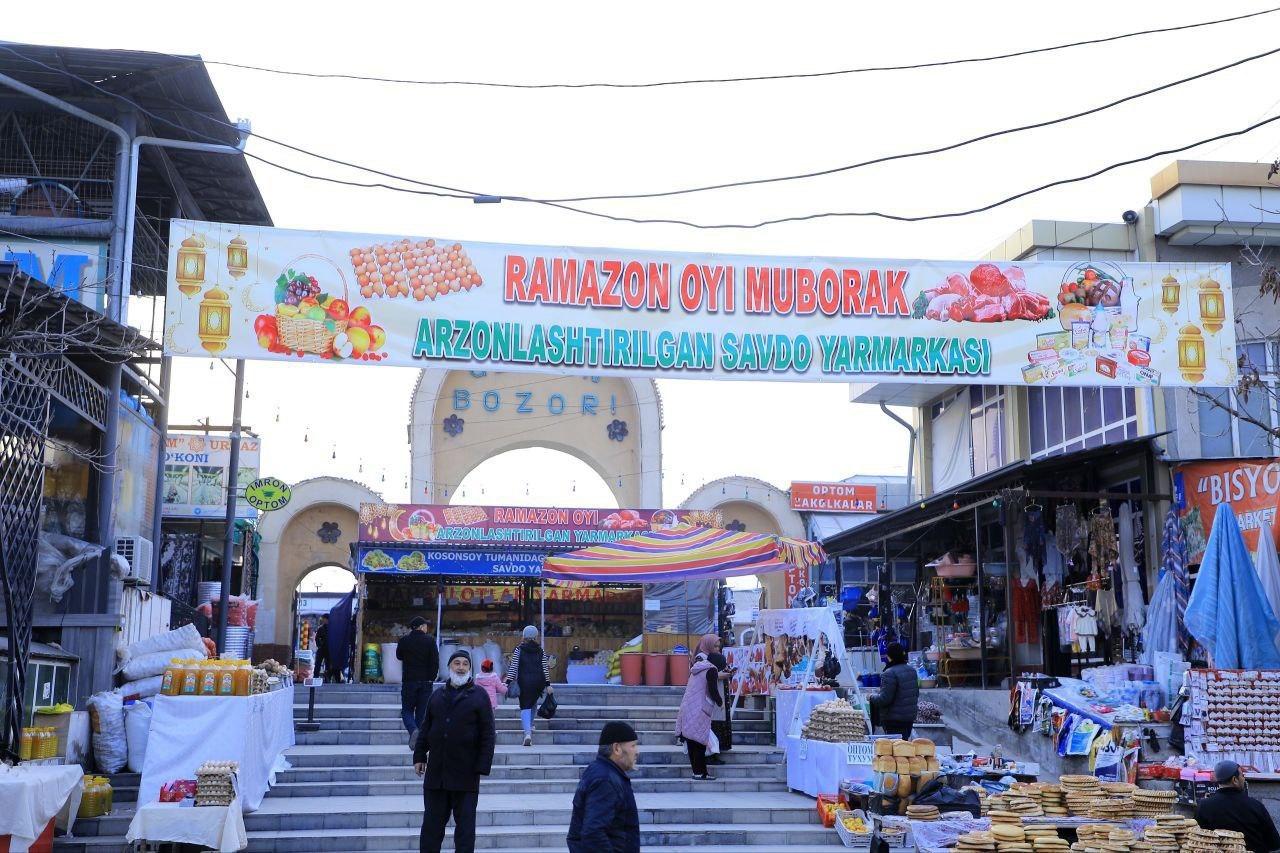 На крупных рынках во всех регионах Узбекистана развернуты ярмарки со сниженными ценами по случаю Рамазана госорганы усилили контроль за недопущением необоснованного завышения цен на продукты