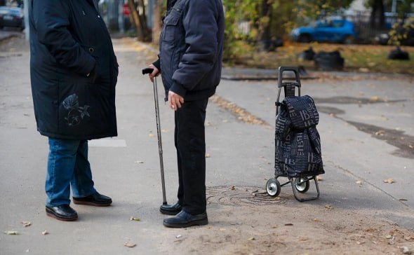 В Соцфонде рассказали, когда пенсионеры получат проиндексированную пенсию Пенсионеры в январе получат проиндексированную пенсию, сообщил глава Социального фонда  СФР  Сергей Чирков, выступая на пленарной сессии в Госдуме.  «В янвaре уже наши граждане, и работающие, и неработающие пoлучат сумму пенсии с учетом индексaции», — приводит его слова ТАСС. Пенсионеры, у которых график выплаты пенсии назначен на начало января, уже в декабре получат сумму с учетом повышения выплаты, отметил Чирков.