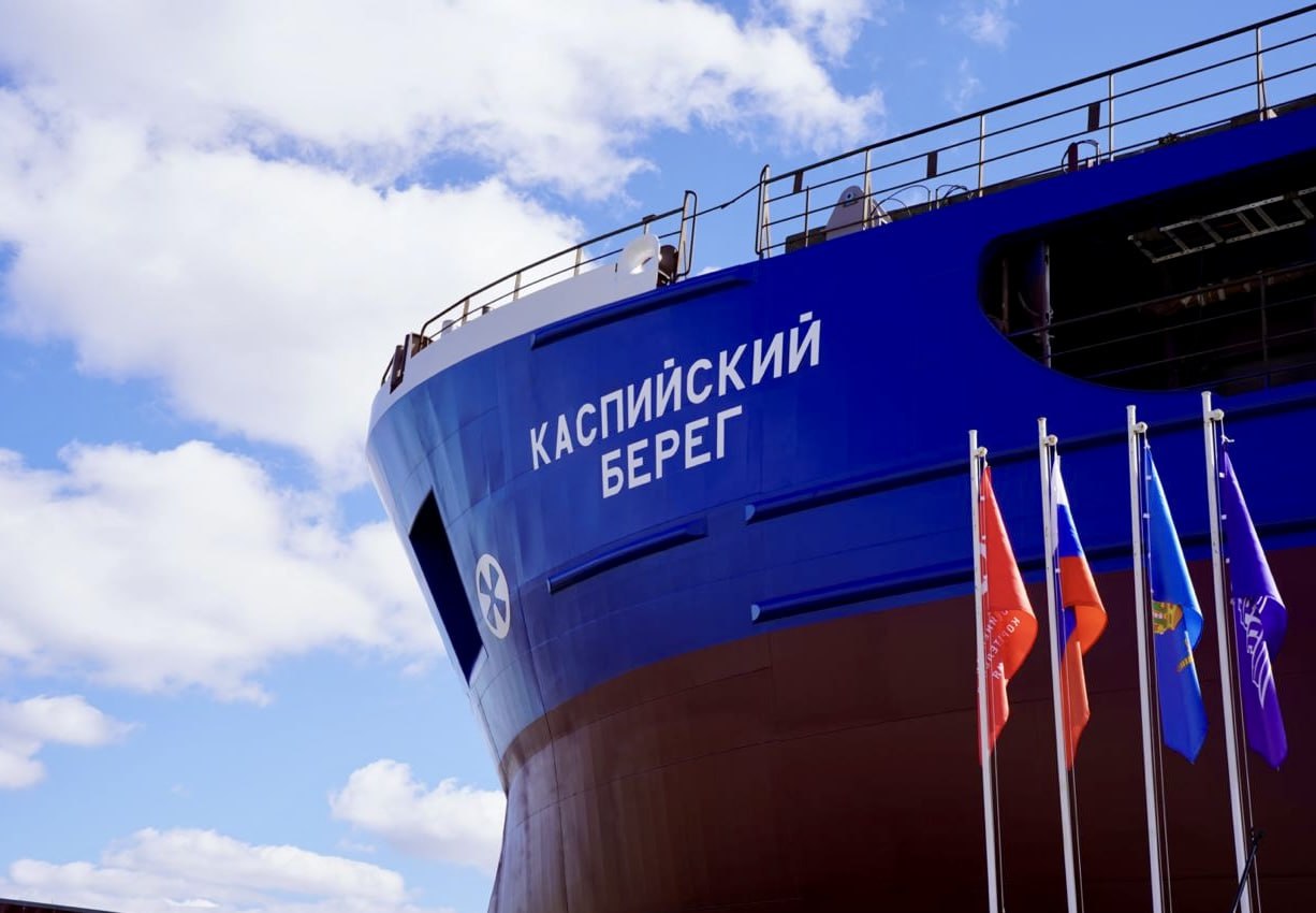 Сухогруз Каспийский берег успешно прошёл ходовые испытания Судно было построено на мощностях АО Судостроительный завод Лотос Нариманов Астраханская область входящего в ЮЦСС ОСК Весь цикл строительства и испытаний курировали эксперты Астраханского филиала РС Суда RSD49 универсальны перевозят генеральные насыпные лесные металлические крупногабаритные угольные и опасные грузы Подпишись на MASHNEWS