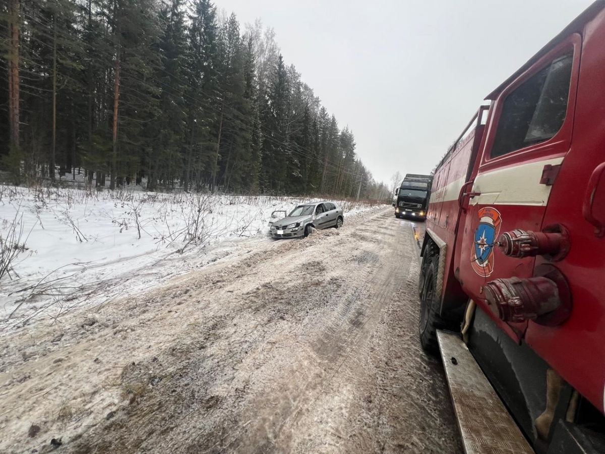 Во Владимирской области в результате ДТП скончалась девушка    Во Владимирской области в результате ДТП скончалась девушка. Находясь за рулём автомобиля, она не справилась с управлением. В результате машина опрокинулась.  ↗  Прислать новость   Подписаться