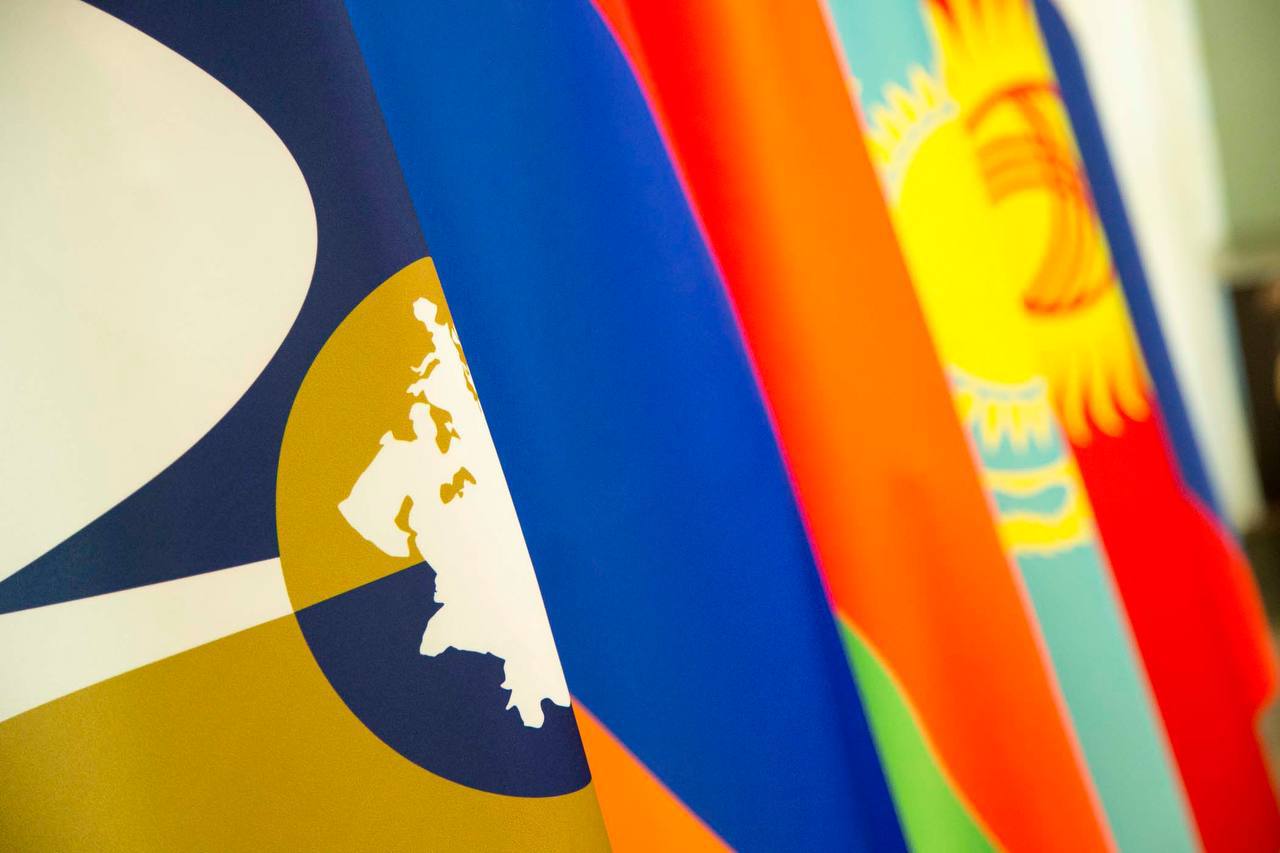 Совет Евразийской экономической комиссии одобрил предоставление субсидий из бюджета Евразийского экономического союза на реализацию нового проекта в рамках механизма финансирования промышленной кооперации В рамках проекта в кооперации с партнерами из ООО Металстрой из Армении и белорусским ООО Рухсервомотор НПО Вояж запустит на территории Российской Федерации высокотехнологичное производство компонентов для железнодорожного транспорта включая высокоскоростные поезда Проект полностью соответствуют необходимым критериям предусмотренным Положением об отборе кооперационных проектов Компания Металстрой ведущий поставщик строительных услуг в Армении специализирующийся на строительстве ангаров производственных и жилых комплексов Справочно Механизм финансовой поддержки производителей ЕАЭС предусматривает субсидирование процентной ставки по кредитам и займам выдаваемым финансовыми организациями на реализацию совместных проектов из бюджета Союза Главы государств ЕАЭС одобрили беспрецедентные условия для бизнеса компенсацию в размере 100 ключевой ставки центрального национального банка государства члена Источник ЕЭК