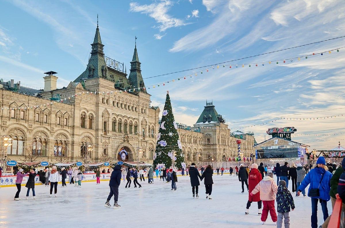 1 декабря состоится открытие ГУМ катка на Красной площади Режим работы с 09 00 до 23 30 выйти на лед можно будет до 22 30 Как и в прошлом году Первые утренние сеансы с 09 00 до 13 00 покататься можно будет бесплатно Подписаться Прислать новость