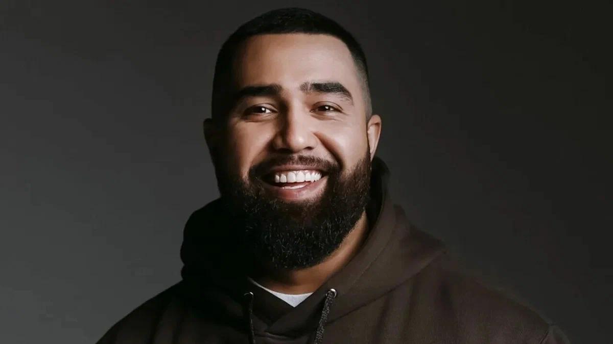 Jah Khalib планировал выступить на двух концертах в Москве за 10 миллионов рублей. Но всё сорвалось. По данным Mash, выступления отменили. Первое мероприятие должно было пройти 10 июля в заведении Peach в Большом Саввинском переулке. На летних вечеринках там заявлены: Шуфутинский, Лазарев, Лепс, Успенская, A’Studio, группа "Моральный кодекс". Между ними в афише затесался и Джа. Столы продавали за 40–80к рублей. Гонорар Бахтияра Мамедова настоящее имя Jah Khalib — 5 млн. А ещё райдер, в котором еда, вода, сигареты, стики, халяльное мясо и билеты для команды из Алматы, Анапы, Питера и Белгорода. Второе выступление — 11 июля на летнем фестивале. За него должны были отвалить ещё пять мультов. Но тихо поднять бабла не вышло — оба концерта отменили по "неизвестным причинам". В апреле 2023-го Jah Khalib оскандалился сторисами с поддержкой Украины. После говорил, что ничего такого не выкладывал. Объяснял, что просто эвакуировал жену. Концерты в Москве и Питере отменили, появились слухи о запрете в РФ. После скандала и критики в Казахстане за слова о жертвах насилия он начал выступать за границей.