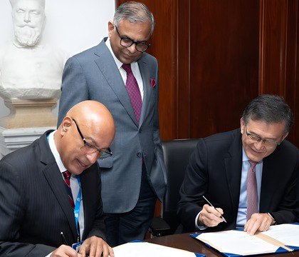 Intel станет заказчиком и партнером первой коммерческой фабрики чипов в Индии Tata Electronics инвестирует 14 млрд в создание первой в Индии коммерческой фабрики по производству кремниевых микросхем и центра по их упаковке и тестированию Крупным заказчиком и технологическим партнером проекта станет Intel Фабрика в Гуджарате создается в сотрудничестве с тайваньской PSMC и ориентирована на техпроцесс 28 нм который относится к зрелым и широко применяемым в массовой электронике