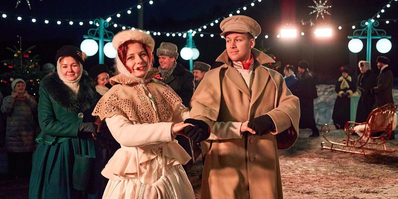 Фестиваль Усадьбы Москвы Шестой сезон фестиваля Усадьбы Москвы собрал вместе 15 известных московских усадеб и представил гостям более тысячи увлекательных мероприятий Программа включает как новаторские события так и традиционные активности подходящие для всей семьи Посетителей ждут тематические выставки исторические прогулки спектакли и познавательные занятия в музеях заповедниках Кусково Царицыно и музее усадьбе Льва Николаевича Толстого в Хамовниках Кроме того посетители смогут насладиться экскурсиями театральными представлениями интерактивными играми и творческими уроками Основные мероприятия проходят по субботам и воскресеньям Даты проведения с 6 декабря по 28 февраля