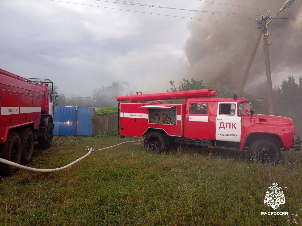 В Волоконовском районе молния убила пожилую женщину.  Во время грозы в селе Фощеватово молния ударила в частный дом. В результате возникшего пожара погибла 79-летняя пенсионерка.  Подписаться   Написать нам