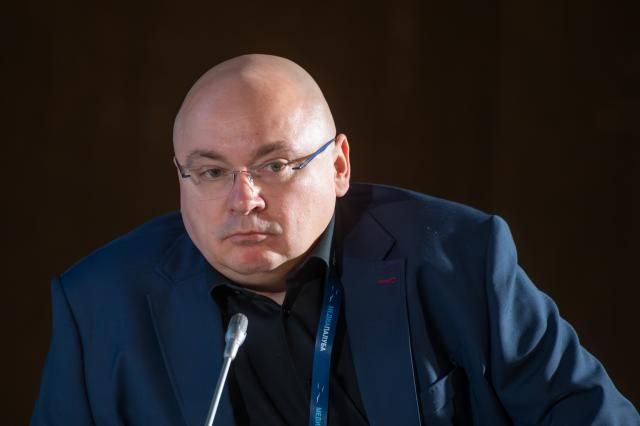 Директором ОССЗ назначен Александр Соловьев  Директором АО Онежский судостроительно судоремонтного завода Карелия решением общего собрания акционеров 13 января 2026 года назначен Александр Соловьев Сообщает пресс служба ОССЗ Ранее должность директора ОССЗ занимал Владимир Майзус По информации ИАА ПортНьюс он остается работать на ОССЗ на одной из руководящих должностей Ранее он занимал должность генерального директора судостроительного завода Отрадное Как сообщало ИАА ПортНьюс Александр Соловьев более 10 лет занимал должность генерального директора ПАО Выборгский судостроительный завод входит в Объединенную судостроительную корпорацию ОСК Затем он работал заместителем президента по судостроению и модернизации флота ГК Антей