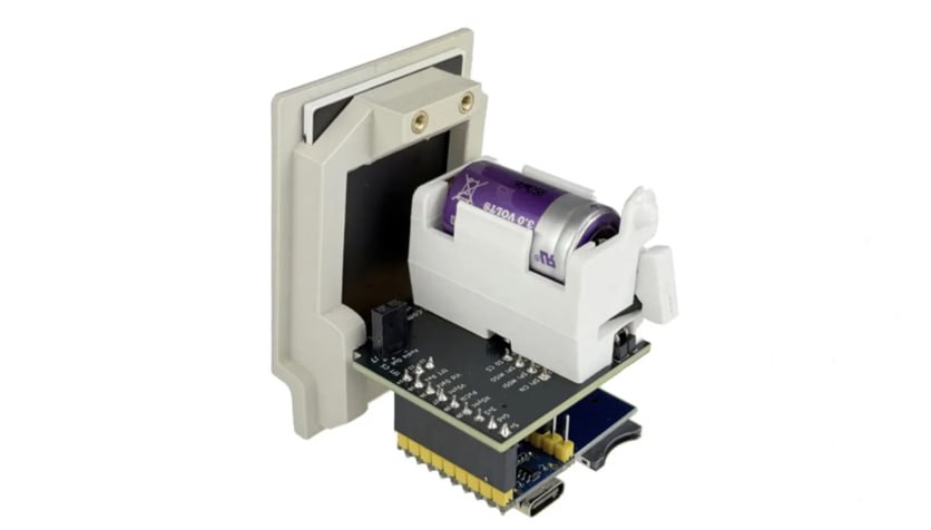 Классический Macintosh mini  Энтузиасты c ресурса 1-Bit Rainbow представили необычный проект pico-mac-nano — уменьшенную в 5.5 раза копию легендарного Apple Macintosh. Что важно, при высоте всего 6 сантиметров ПК остается полностью функциональным и умеет запускать ПО для Macintosh. Разумеется, внутри нет оригинальной платы – используется эмулятор и кастомная Raspberry Pi Pico. Изображение выводится на 2" 480p монитор, есть возможность подключить USB-клавиатуру и мышь. Питание обеспечивает батарейка C2 на 3 вольта. Разработчики выложили всю необходимую документацию на GitHub, они оценивают стоимость сборки такого малыша в 75 долларов.  Мой Компьютер