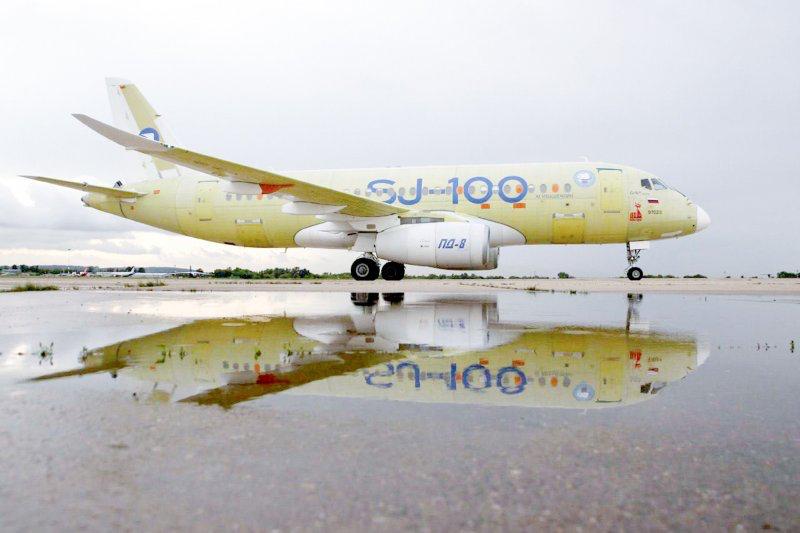 А Алиханов Самолеты МС 21 и SJ 100 находятся в финале сертификационных испытаний Российские пассажирские самолеты МС 21 и SJ 100 находятся на заключительном этапе сертификационных испытаний а ближе всего к финалу испытаний Ил 114 300 В 2026 году должны начаться первые поставки всех этих самолетов Об этом рассказал министр промышленности и торговли РФ Антон Алиханов По гражданскому авиастроению сейчас мы находимся на финальном этапе сертификационных испытаний новой линейки самолетов МС 21 SJ 100 ближе всего к финалу испытаний Ил 114 300 сообщил Антон Алиханов в интервью ТАСС По словам министра в этом году компании должны сертифицировать все эти самолеты и начать первые поставки Также глава Минпромторга рассказал о продолжении работы по корректировке комплексной программы развития авиационной отрасли РФ По мере прохождения ключевых точек сертификационных испытаний уточняются прогнозы производства воздушных судов добавил он Подписывайтесь в MAX СолодовниковГД СолодовниковГД