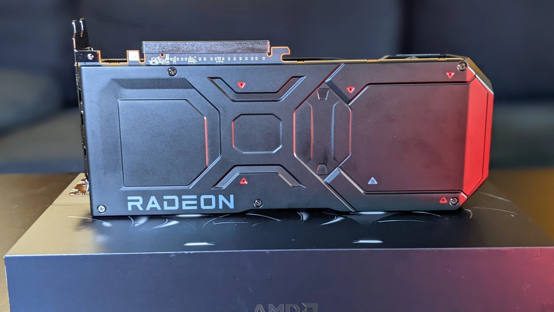 Новые Radeon будут представлены в начале 2025-го  Об этом сообщила AMD. В компании говорят, что свежая архитектура RDNA 4 обеспечит «значительное повышение производительности в играх». Также будут улучшения по части ИИ и трассировки лучей.  Презентация, скорее всего, состоится в январе на CES 2025.  rozetked.me/news/35929