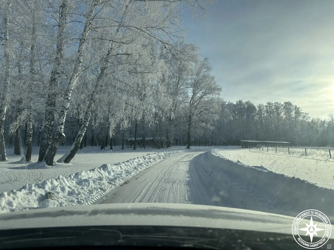 Мобильные пункты обогрева на автодорогах выполнили свою задачу и завершили работу В связи с ухудшением погодных условий и ограничениями на автодорогах в период с 17 00 ч 4 января в целях оказания помощи водителям пожарными и спасателями Госкомитета РБ по ЧС и ГУ МЧС России по РБ был организован мониторинг и развернуто 9 мобильных пунктов обогрева в них обратилось 17 человек Также была оказана помощь 15 водителям попавшим в заносы В настоящее время все ограничения сняты В 10 00 ч пункты обогрева завершили работу Будьте внимательны на автодорогах Берегите себя и своих близких