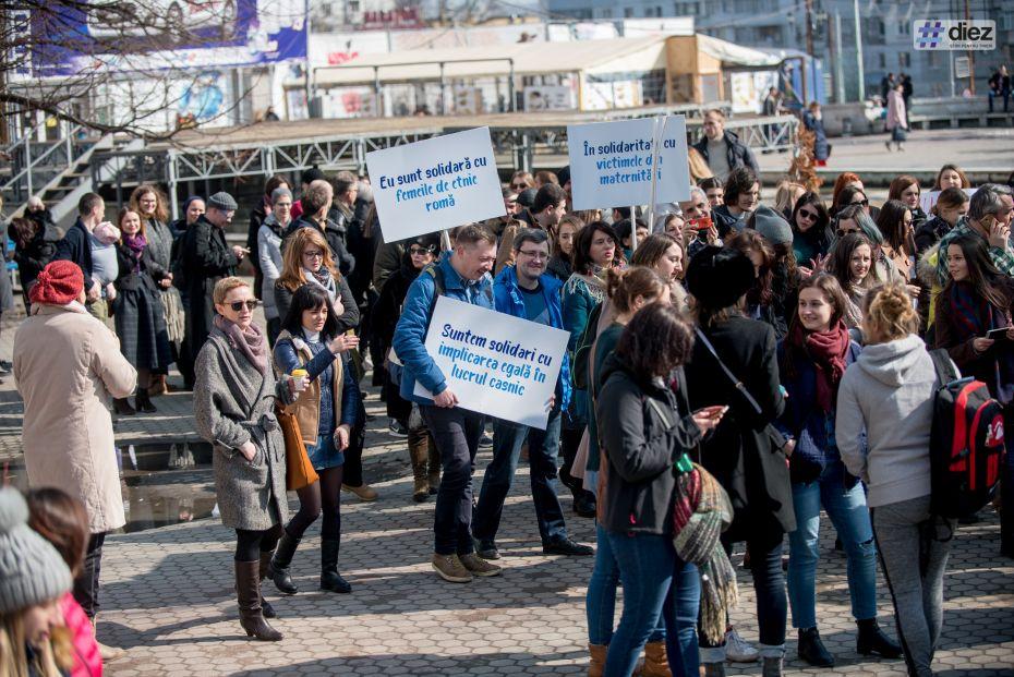 Прямо сейчас в центре Кишинева проходит Марш феминисток приуроченный к 8 марта  В центре проходит традиционный Марш феминисток, посвященный Международному женскому дню. Мероприятие проводится в 11-й раз с целью привлечения внимания к проблемам гендерного равенства и насилия в отношении женщин. Слоган этого года - "Сексуальное образование важно, а не опционально".