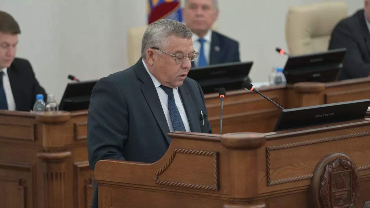 ТОЛК новости Барнаула Алтайского края и Республики Алтай В Алтайском крае продолжается работа по безопасной утилизации биологических отходов По словам начальника управления ветеринарии Владимира Самодурова такие отходы относятся к высокоопасным и нарушение правил обращения с ними может угрожать здоровью людей и эпизоотическому благополучию С 2021 по 2025 год в регионе ликвидировали 709 скотомогильников включая 132 в 2025 году Завершено устранение всех объектов которые больше не используются а также ликвидированы бесхозные захоронения Действующие скотомогильники находятся под постоянным контролем Параллельно модернизируется материально техническая база С 2021 года закупается оборудование для сжигания биологических отходов Сейчас в подведомственных учреждениях работают 53 крематора ещё 203 функционируют у хозяйствующих подробнее на канале ТОЛК новости Барнаула Алтайского края и Республики Алтай